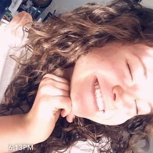 Meet your Posher, Hallie